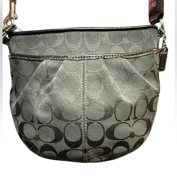 Coach Ashley Signature Canvas Pleated Shoulder/Crossbody (EUC) - Picture 3 of 5